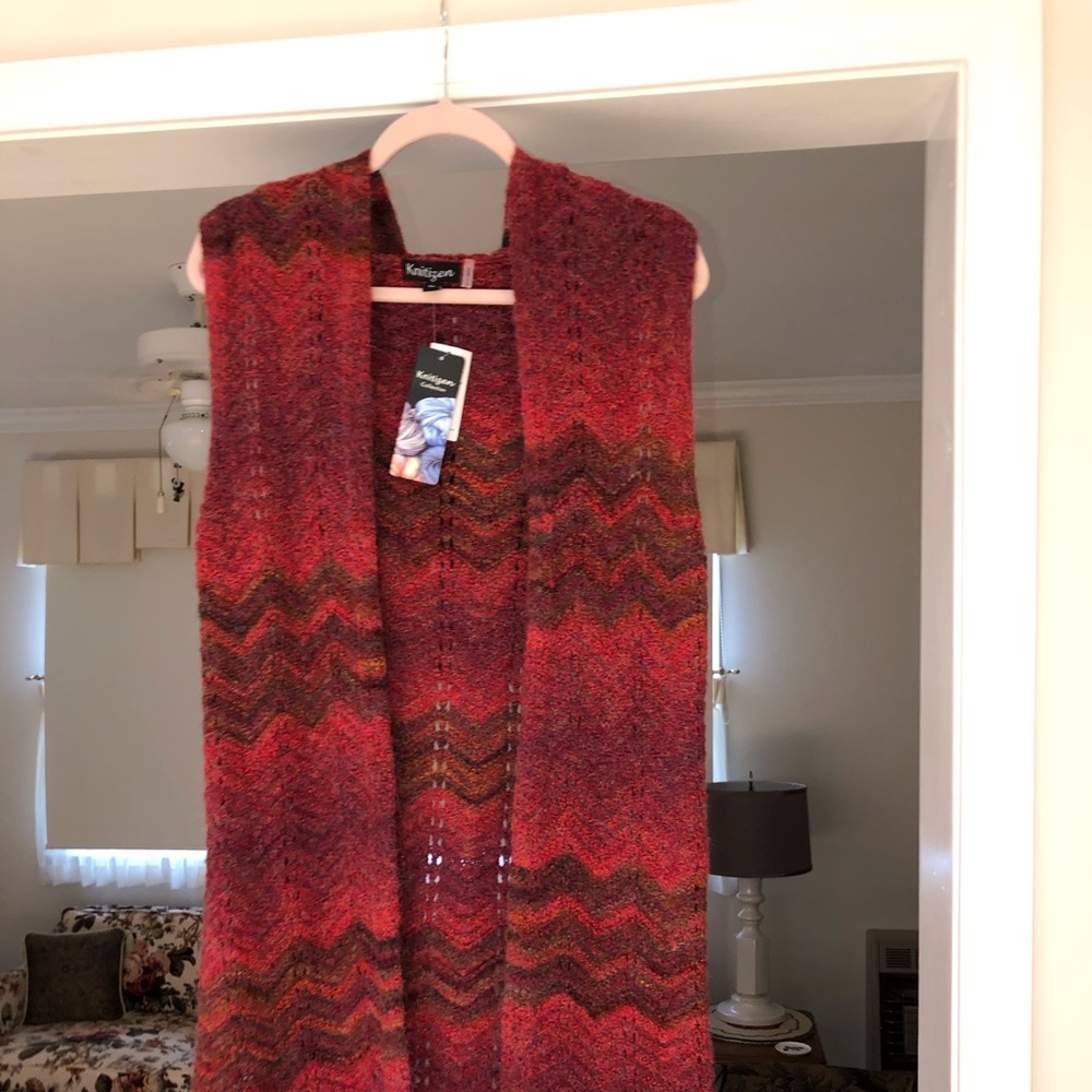 🌺 Gorgeous sweater vest by Knitizen! NWT!